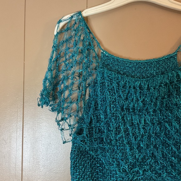 UNBRANDED HAND CROCHETED BLOUSE GREEN/BLUE SIZE MAY BE A SMALL. - Picture 3 of 9